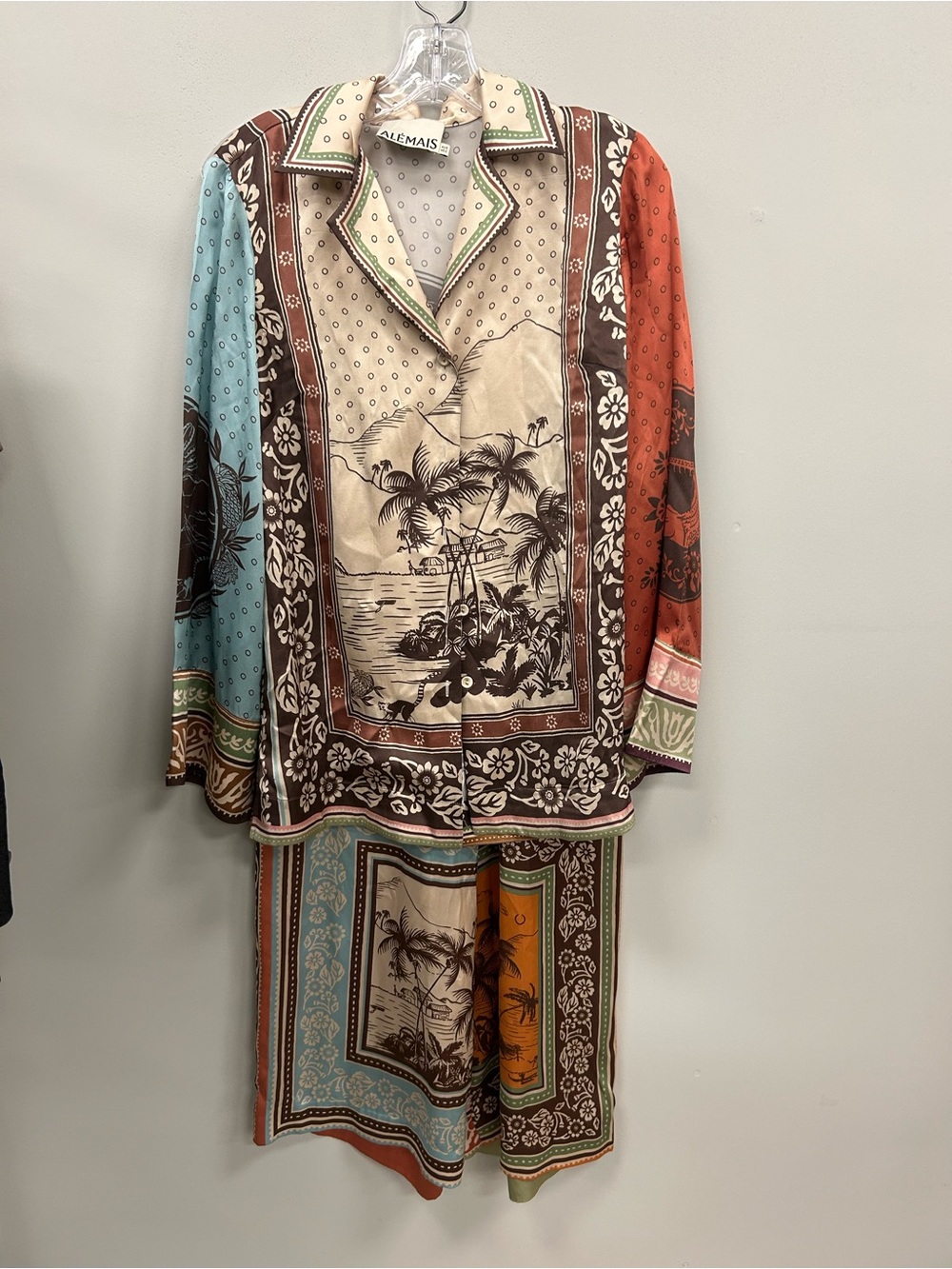 ALEMAIS SILK SHIRT AND BOTTOMS - Picture 2 of 7